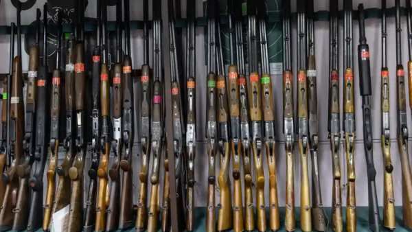 'யாருக்கெல்லாம் துப்பாக்கி வேணுமோ வந்து வாங்கிக்கோங்க..' - மக்களுக்கு அழைப்பு விடுத்த உக்ரைன் அரசு