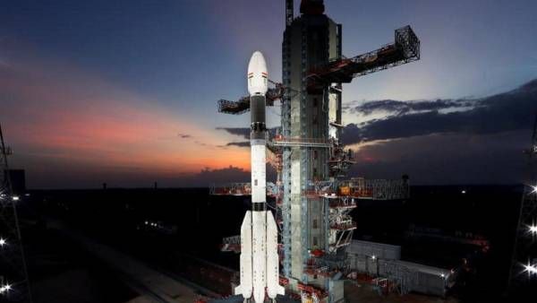 ஒரே நேரத்தில் 3 முக்கிய செயற்கைகோள்கள்.. இன்று விண்ணில் ஏவும் இஸ்ரோ.. என்ன சிறப்பு?