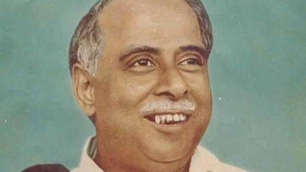 அவர்தான் அண்ணா... ட்விட்டரில் புகழஞ்சலி செலுத்தும் தமிழர்கள் #ANNA_IS_TAMILNADU