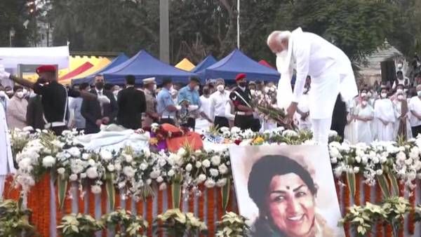 விடைபெற்றார் இந்தியாவின் நைட்டிங்கேல்.. முழு அரசு மரியாதையுடன் தகனம்.. பிரதமர் மோடி இறுதி அஞ்சலி