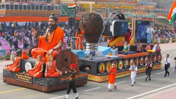 அடேங்கப்பா.. காசி விஸ்வநாதர் கோவில் உருவ படத்துடன் வலம் வந்த உ.பி. அலங்கார ஊர்திக்கு முதல் பரிசாம்!