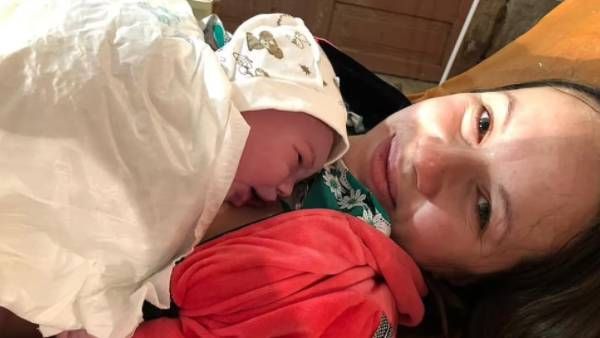 போர்க்களத்தில் பூத்த பூ.. குண்டுகளுக்கு நடுவே மெட்ரோ சுரங்கத்தில் எதிரொலித்த குவா, குவா சத்தம்!