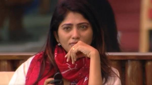 ஜூலியை டார்கெட் செய்யும் போட்டியாளர்கள்...என்ன இப்படி இறங்கிவிட்டார்கள்..காரணம் இதுதானா??