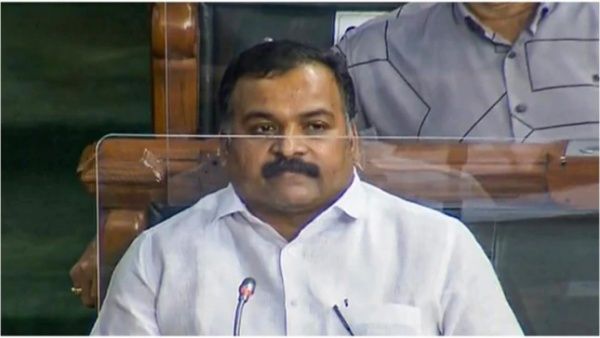 கல்வி நிறுவனங்களில் காவிக்கொடி...லோக்சபாவில் ஒத்திவைப்பு தீர்மான நோட்டீஸ் அளித்த மாணிக்கம் தாகூர்
