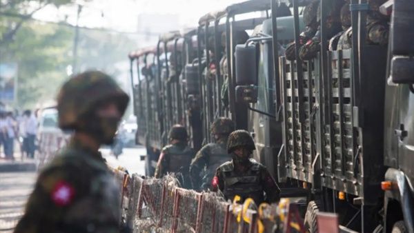 அத்துமீறும் ராணுவம்.. பெற்ற பிள்ளைகளை கழற்றிவிட்ட பெற்றோர்கள்! என்ன நடக்கிறது மியான்மரில்?