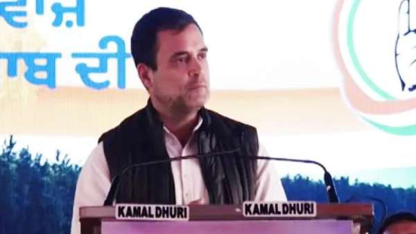 சித்துவை மேடையில் வைத்து கொண்டே அரசியல் தலைவர் யார் தெரியுமா? வகுப்பெடுத்து வறுத்த ராகுல் காந்தி!