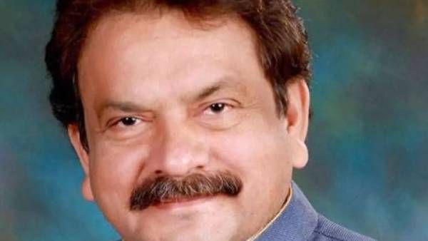 எங்க இருந்து அடிக்கிறாங்கனே தெரியல.. உ.பி.யில் பாஜக அமைச்சர் வாகனம் மீது கல்வீச்சால் திடீர் பரபரப்பு