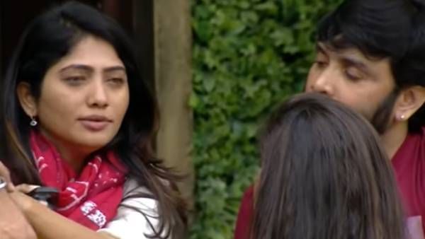 போட்டியாளர்களின் திடீர் செயல்.. கதறி அழும் ஜூலி.. பிக் பாஸ் வீட்டிற்குள் திடீர் குழப்பம்