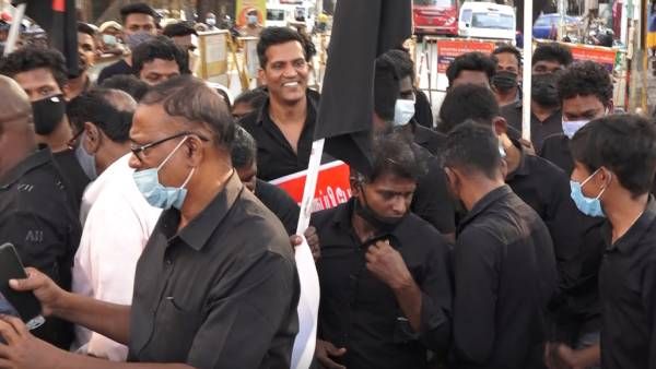 நீட் தேர்வு: தமிழகத்தில் ஆளுநர் ஆர்.என்.ரவிக்கு எதிராக தொடர் போராட்டங்கள்- உருவப் படம் எதிர்ப்பு!