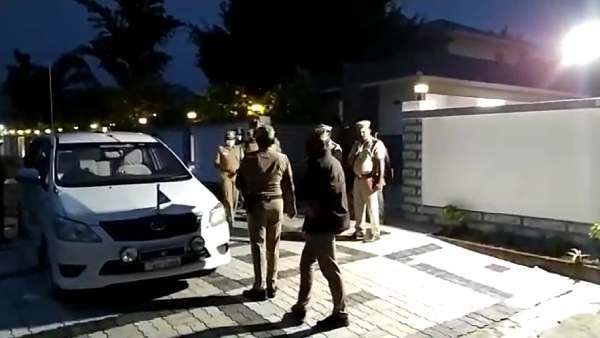 ஒட்டன்சத்திரத்தில் டாக்டர் தம்பதியை கட்டி போட்டு 280 பவுன் நகை கொள்ளை