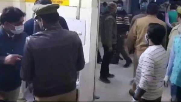 உ.பி. குஷிநகர் திருமண விழாவில் சோகம்: கிணற்றில் தவறி விழுந்த பெண்கள்.. தண்ணீரில் மூழ்கி 13 பேர் பலி