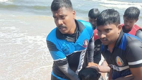 மெரீனாவில் குளிக்கப்போய் அலையில் சிக்கிய சிறுவர்கள்... உயிரிழந்த சோகம்