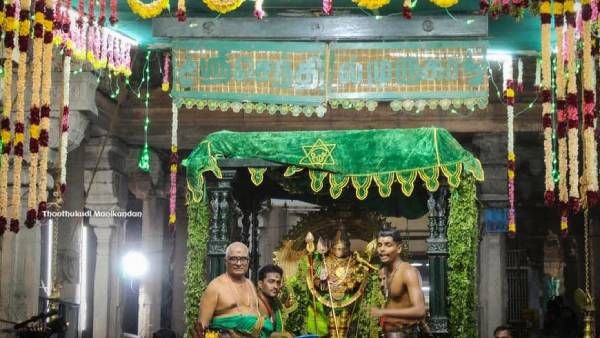திருச்செந்தூரில் மாசி மகம் தேரோட்டம்: அலைகடலென திரண்டு வந்து வடம் பிடித்த பக்தர்கள்