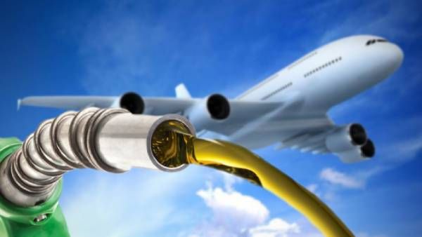 வரலாறு காணாத அளவு.. 18 சதவீதம் உயர்ந்த விமான எரிபொருள் விலை.. இனி விமான கட்டணமும் பறக்கும் போலயே..!