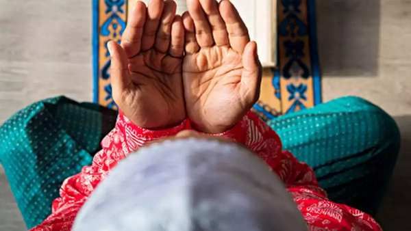 கர்நாடகாவிலுள்ள பள்ளியில் மாணவர்கள் நமாஸ் செய்ததாக புகார்.. வெளியான வீடியோ.. கல்வித்துறை விசாரணை