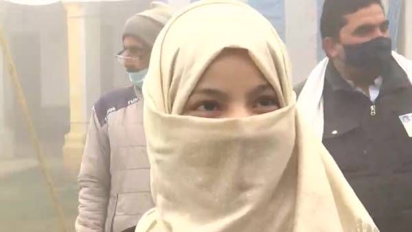 உ.பி.யில் முதல் முறை வாக்களிக்கும் இளைஞர்கள் ஆர்வத்தோடு வருகை.. வளர்ச்சிக்காக வாக்களித்ததாக பேட்டி