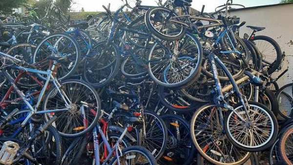 அடேங்கப்பா! சைக்கிள் மலை தெரியுமா? - 500 சைக்கிள்களை திருடி குவித்து வைத்த 54 வயது கொள்ளையன் கைது