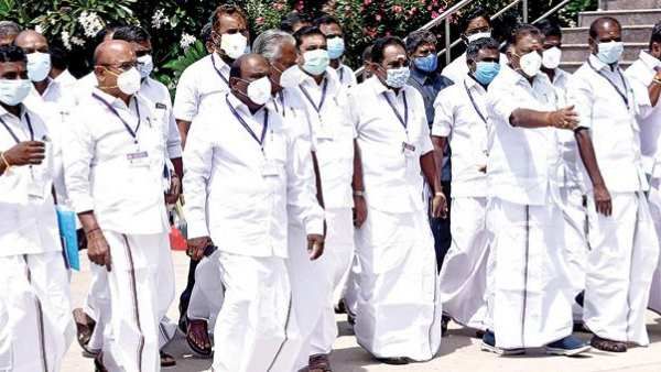 சட்டம் ஒழுங்கு.. பேச விடமாட்டேங்குறாங்க.. ஆவேசமாக வெளிநடப்பு செய்த அதிமுக எம்எல்ஏக்கள்