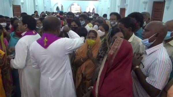 சாம்பல் புதன்.. கிறிஸ்தவர்களின் தவக்காலம் தொடங்கியது! உக்ரைன் போர் முடிவுக்கு வர சிறப்பு பிரார்த்தனை