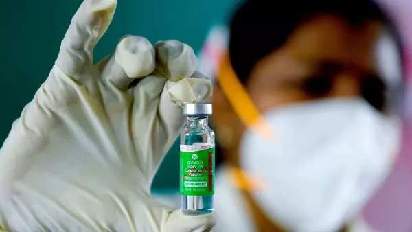 கோவிஷீல்டு வாக்சினுக்கு இனி ரொம்ப நாள் வெய்ட்டிங் தேவையில்லை.. 2 டோஸுக்கான கால இடைவெளி குறைப்பு