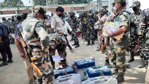 நாளை வாக்கு எண்ணிக்கை.. உபி பாதுகாப்பு பணியில் துணை ராணுவம், 70 ஆயிரம் போலீஸ்: தேர்தல் ஆணையம்