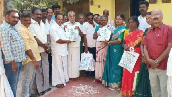 தேர்தலுக்கு பின் பண விநியோகம்? சர்ச்சையில் சிக்கிய அதிமுக பெண் கவுன்சிலர்..துணிப்பை நினைவுப் பரிசாம்