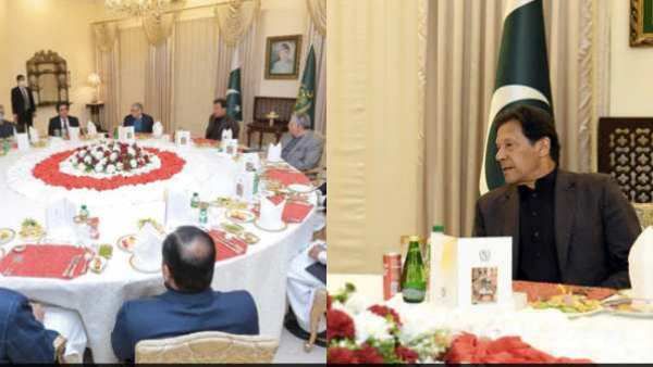 அது என்ன போட்டோவில் விசித்திரமாக? யார் அந்த 13வது ஆள்? இம்ரான் ஆட்சிக்கு வேட்டு வைத்த ஒரு புகைப்படம்