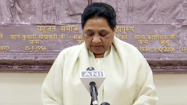 சமாஜ்வாதிக்கு முஸ்லிம்கள் ஓட்டு போட்டுட்டாங்க...தேர்தல் களத்தில் காணாமல் போன மாயாவதி குமுறுகிறாராம்!