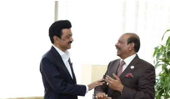 கையை பிடித்து.. நெகிழ்ந்த 