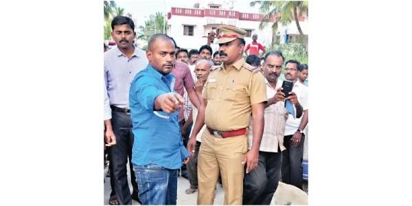 யார் இந்த நீராவி முருகன்: போலீஸ் தேடுதல் வேட்டை முதல் என்கவுண்டர் வரை பதற வைக்கும் திரில் கதை