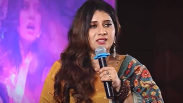 அய்யோ 13 வருஷம் ஆச்சு.. தந்தையை நினைத்து மேடையில் கண்கலங்கிய பிரியங்கா!