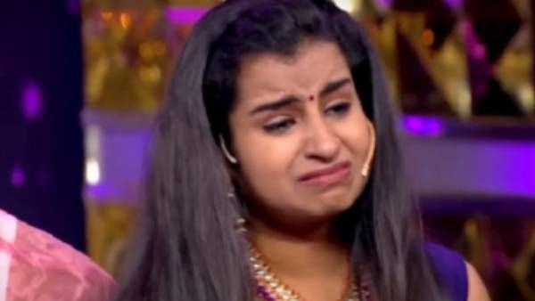 சிவாங்கி கண் முழுக்க கண்ணீர்.. எல்லாத்துக்கும் காரணம் குக் வித் கோமாளிதான்.. உருக்கம்!