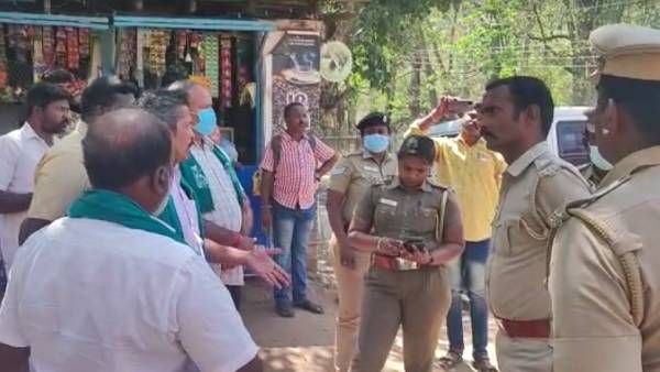எல்லையில் பதற்றம்! தமிழக அதிகாரிகளை தடுத்து நிறுத்திய கேரள வனத்துறை.. தமிழக விவசாயிகள் போராட்டம்