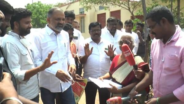 நினைவுகளாக உறைந்துவிட்ட அன்புமகள் செங்கொடியை நெஞ்சிலேந்தி...சிறைவாசலில் பேரறிவாளன் தாயார் உருக்கம்