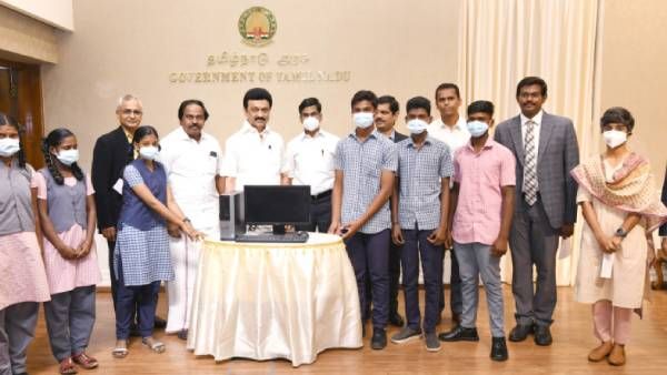 இன்ஃபோசிஸ் நிறுவனம் வழங்கிய 1,370 கணினிகள்.. 70 அரசு பள்ளிகளுக்கு வழங்கினார் முதல்வர்
