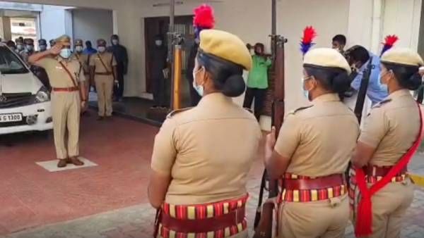 பெற்றோருக்கே முதல் சல்யூட்... நெகிழ வைத்த கன்னியாகுமரி புதிய எஸ்.பியின் செயல்.. சூப்பர் வீடியோ