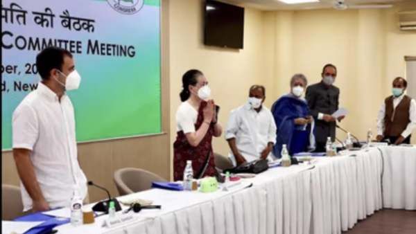 அகங்காரத்தை தூக்கிப்போடுங்க.. ஒன்னாசேர்ந்து பாடுபடுவோம் - ட்விட்டரில் சீறிய காங்கிரஸ் தலைவர்