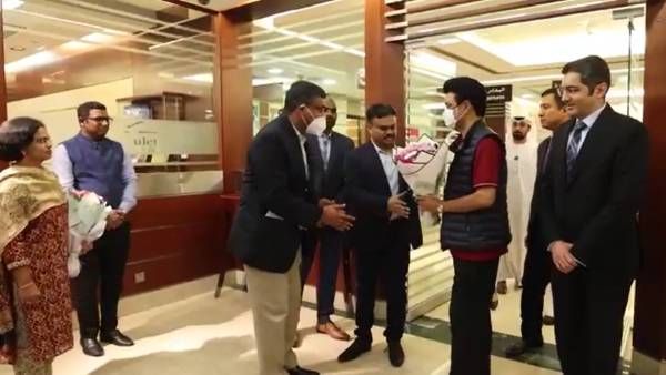 ஏர்போர்ட்டிற்கே சென்று வரவேற்ற இந்திய தூதர் அமன் பூரி! பிஎம்டபிள்யூ காரில் கெத்தாக கிளம்பிய ஸ்டாலின்