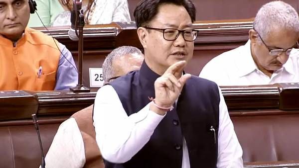 வெளிநாடுவாழ் இந்தியர்களுக்கு மத்திய அமைச்சரின் குட்நியூஸ்.. ஆன்லைனில் ஓட்டு போடும் வசதிக்கு பரிசீலனை