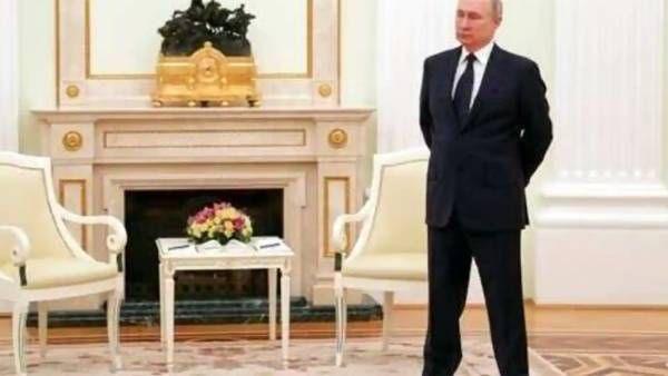 விளாடிமிர் புடினை கவிழ்க்க சதி! நாங்க இல்லை ரஷ்ய அதிகாரிகளே பண்றாங்க! பரபரப்பை கிளப்பும் உக்ரைன்..!