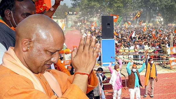 ப்பா.. ஒரே தேர்தலில் 7 சாதனைகளை படைத்த யோகி.. மூடநம்பிக்கைகளை தகர்த்து முன்னேறிய வரலாறு!