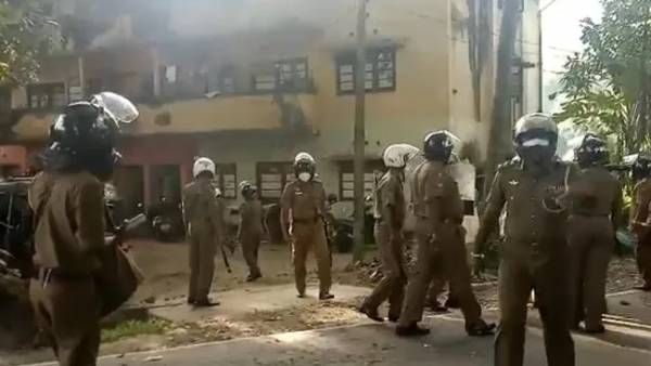 உச்சக்கட்ட பதற்றம்.. ஒருவர் பலி, பலர் படுகாயம்! இலங்கையில் போராடிய மக்கள் மீது துப்பாக்கிச் சூடு