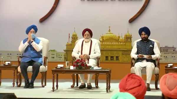 சிவப்பு கலர் டர்பன்.. அச்சு அசலாக சீக்கியர் போலவே காட்சியளித்த பிரதமர் மோடி -என்ன பேசினார் தெரியுமா?