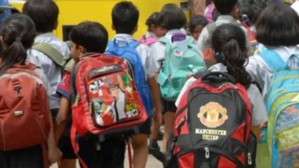 அப்போது ஹிஜாப் விவகாரம்.. இப்போது பைபிள் சர்ச்சை.. கர்நாடகாவில் அரங்கேறும் அடுத்தடுத்து சர்ச்சைகள்