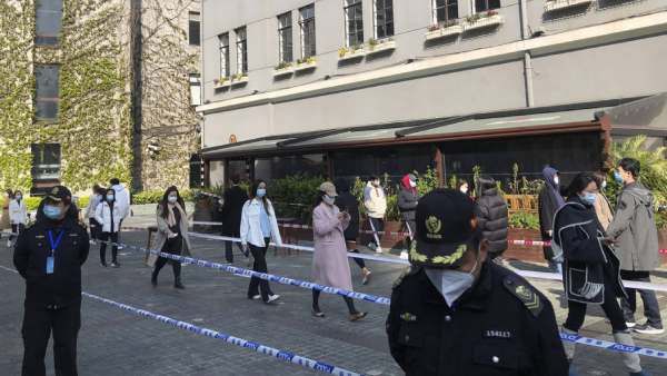 ஷாங்காய் நகரில் ஒட்டுமொத்தமாக ராணுவத்தை இறக்கிய சீன அரசு.. குழப்பத்தில் மக்கள்! என்ன காரணம் தெரியுமா