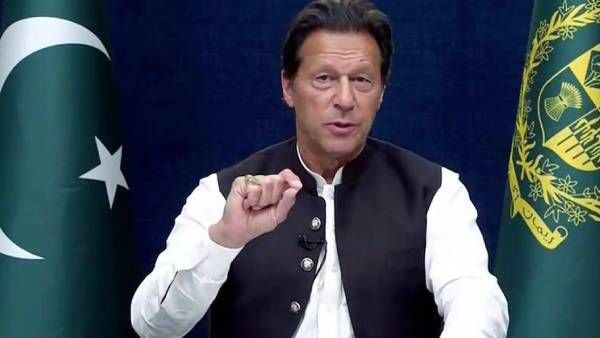 பாகிஸ்தான் நாடாளுமன்றத்திற்கு இம்ரான் வரவில்லை.. பிற்பகல் வரை அவை ஒத்திவைப்பு!