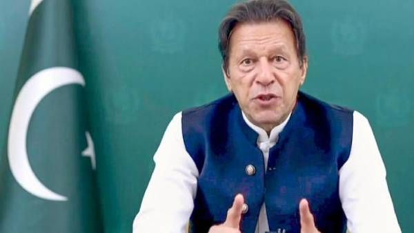 பாக். நாடாளுமன்றத்தில் நம்பிக்கையில்லா தீர்மானம் நிராகரிப்பு.. பிரதமராக நீடிக்கிறார் இம்ரான் கான்!