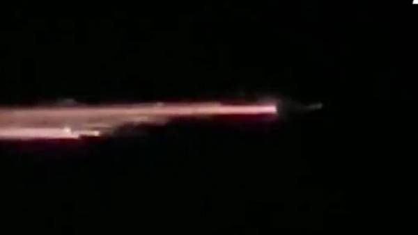 என்னங்க இது? வானில் பயணித்த ஒளி வெள்ளம்.. விண்கற்கள் பொழிவு என பரவிய தகவலால் மக்கள் பீதி.!