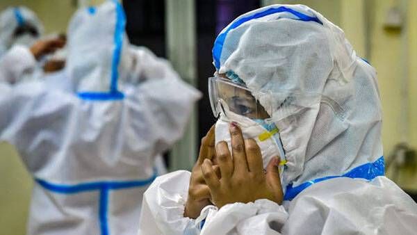 வேகமாக பரவும் புதுவகை XE கொரோனா.. மும்பை மாநகராட்சி ஆம் என்கிறது.. மத்திய அரசு இல்லை என்கிறது!