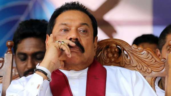 இலங்கையில் உச்சகட்ட அரசியல் நெருக்கடி.. பெரும்பான்மையை இழந்தது ஆளும் அரசு! ராஜபக்ச பதவி பறிபோகிறது?